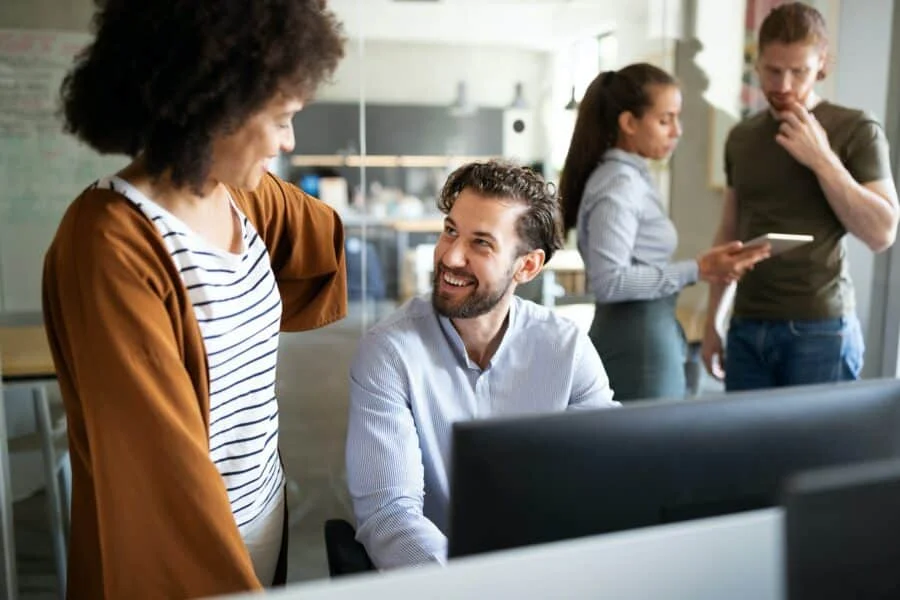 Programmerscooperatingbrainstormingatinformationtechnologycompany2900x600