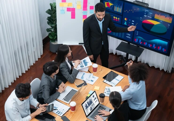 Digital strategy consultant presenting data analytics to business team in professional meeting room