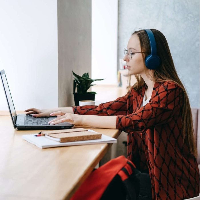 Outsourcing IT Projects, remote work, young professionals. female young programmer,